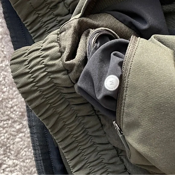 Lululemon License to Train Jogger / Size Medium - Picture 4 of 5